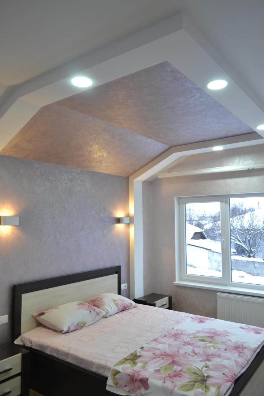 Villa Royal House à Kamianets-Podilsky Extérieur photo