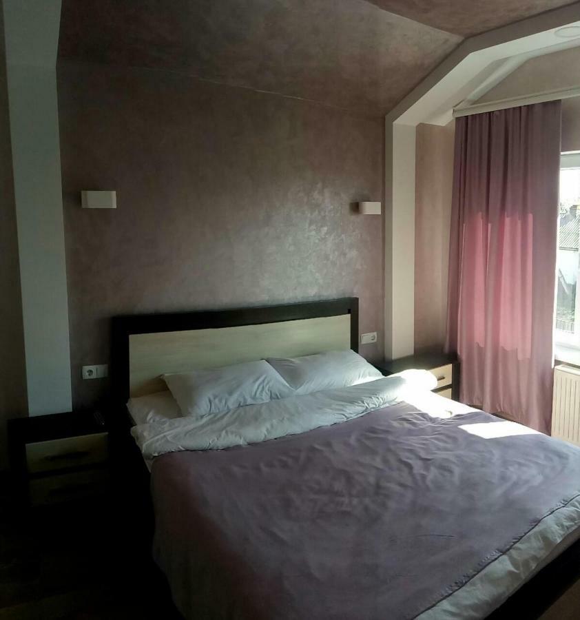Villa Royal House à Kamianets-Podilsky Extérieur photo