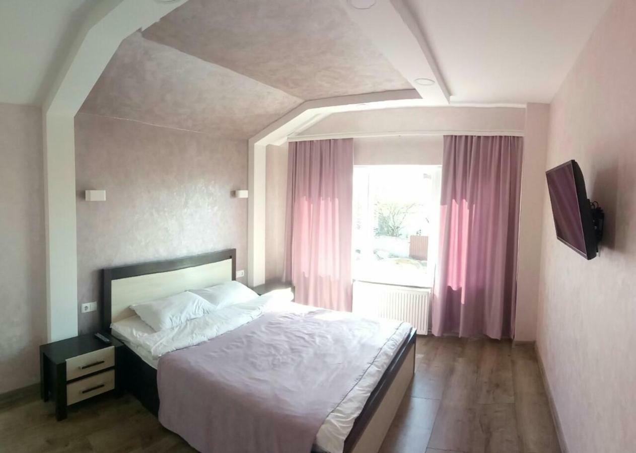 Villa Royal House à Kamianets-Podilsky Extérieur photo