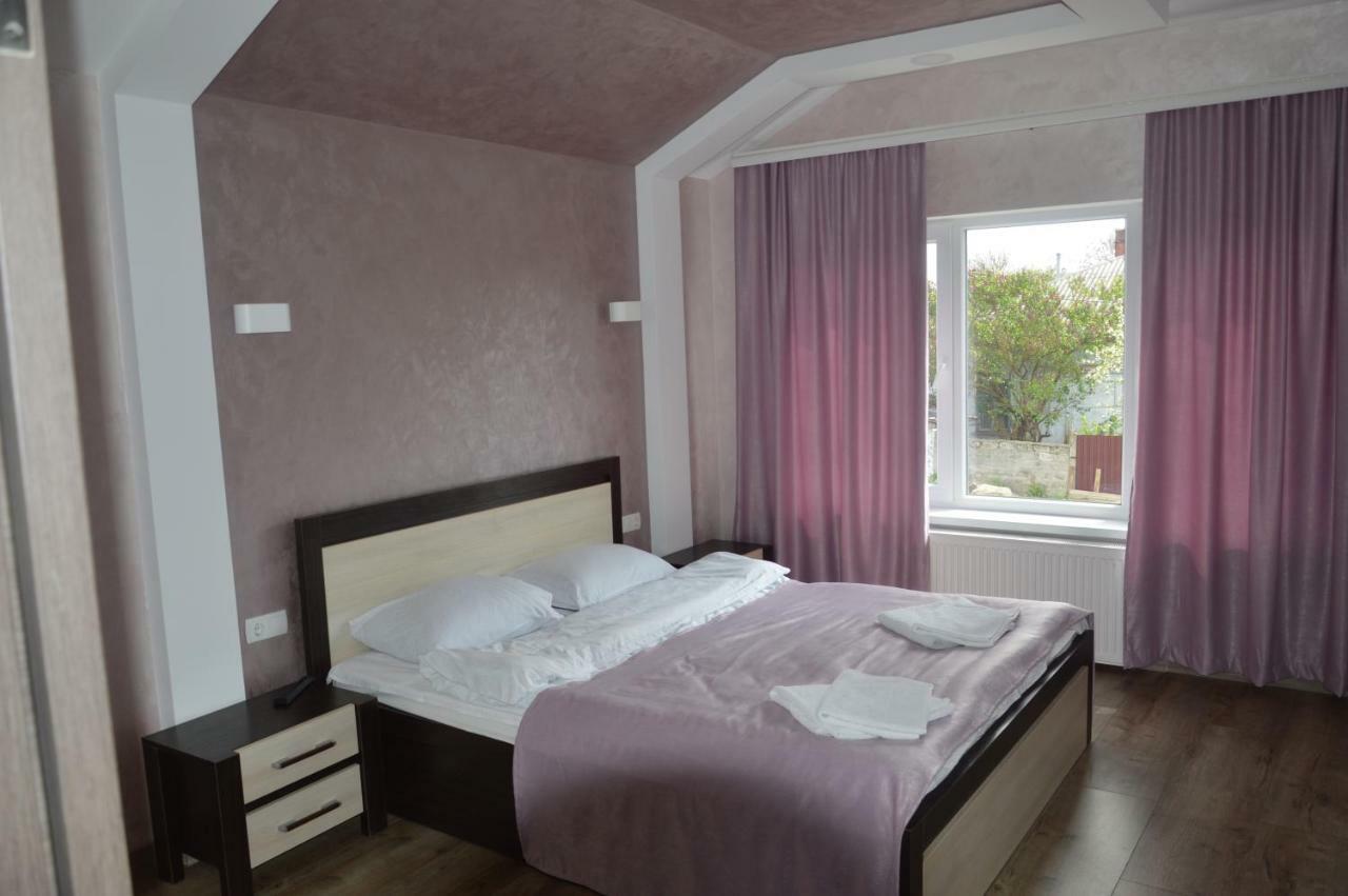 Villa Royal House à Kamianets-Podilsky Extérieur photo