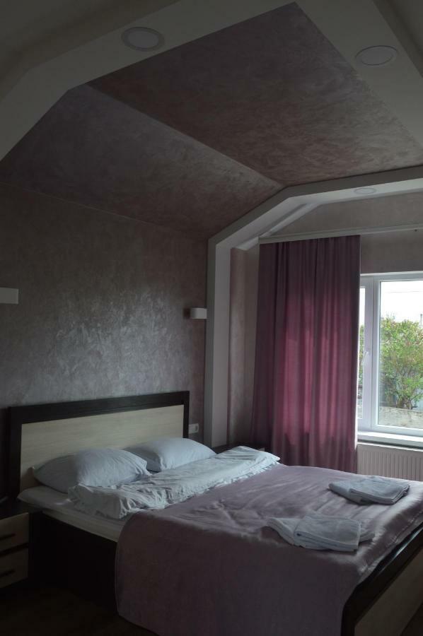 Villa Royal House à Kamianets-Podilsky Extérieur photo