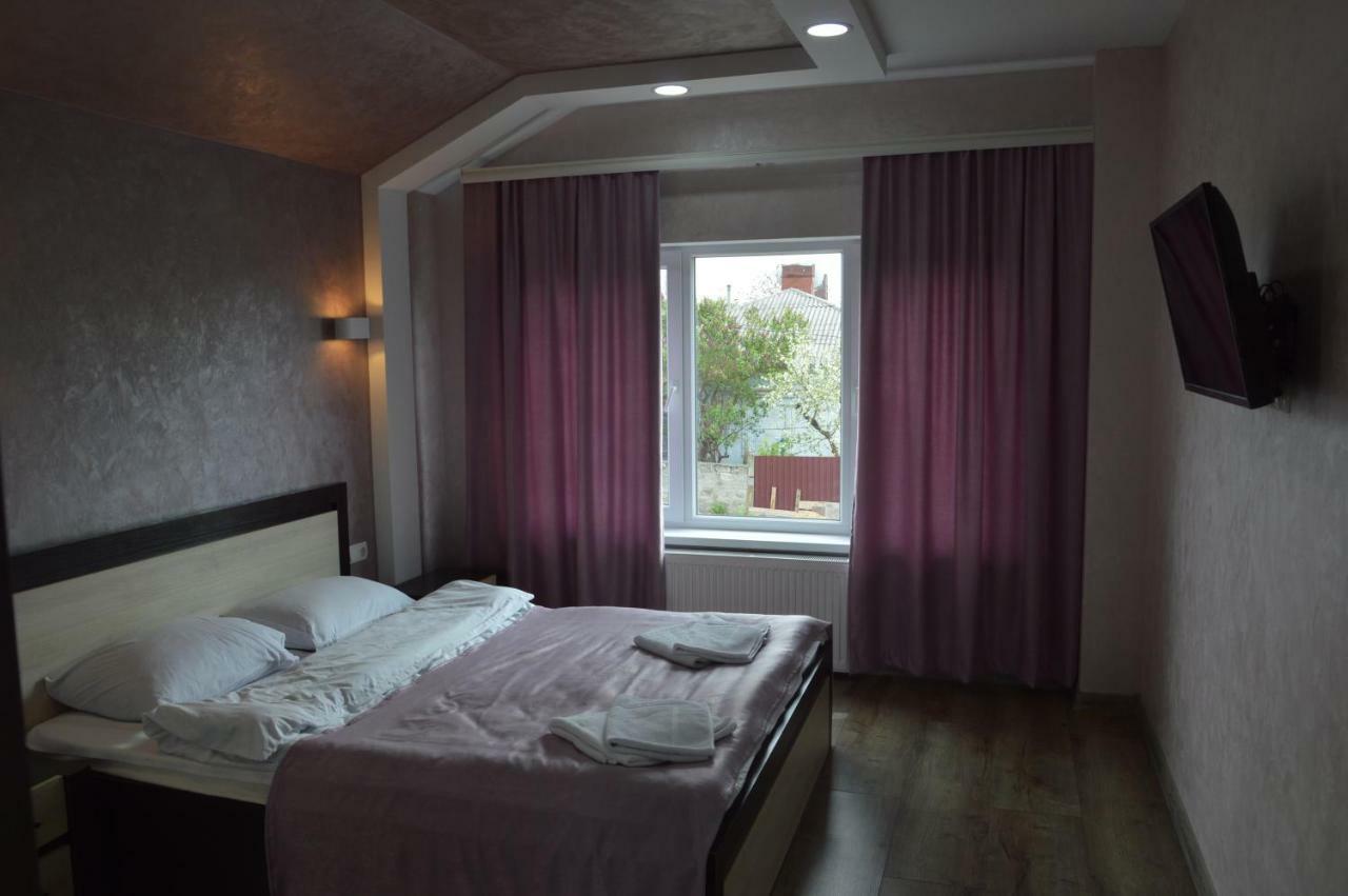 Villa Royal House à Kamianets-Podilsky Extérieur photo