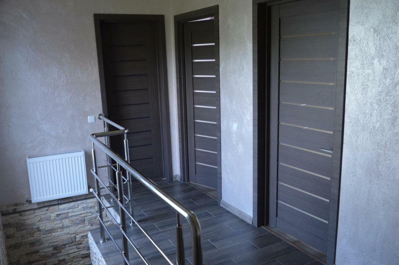Villa Royal House à Kamianets-Podilsky Extérieur photo