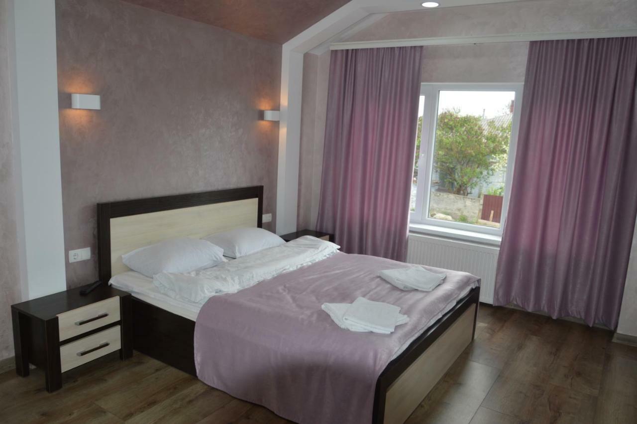 Villa Royal House à Kamianets-Podilsky Extérieur photo